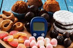 پاسخ علمی به باورهای نادرست تغذیه‌ای؛ بیماران دیابتی می‌توانند در حد اعتدال از قند و شیرینی استفاده کنند